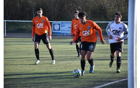 R2 (CR) : FET 3-0 CROIX-BLANCHE ANGERS