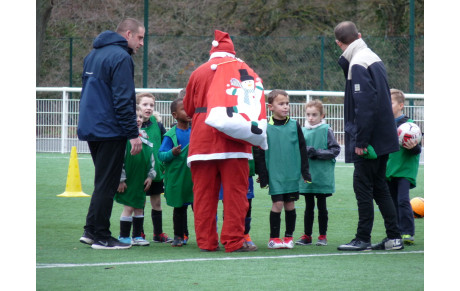 ARBRE DE NOEL : LE PÈRE-NOEL EN VISITE A BIOTEAU !