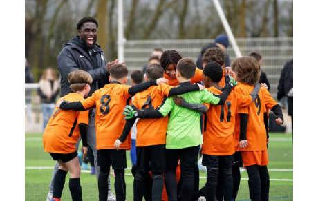 LES JOUEURS DU SCO AUPRÈS DE NOS U11 !